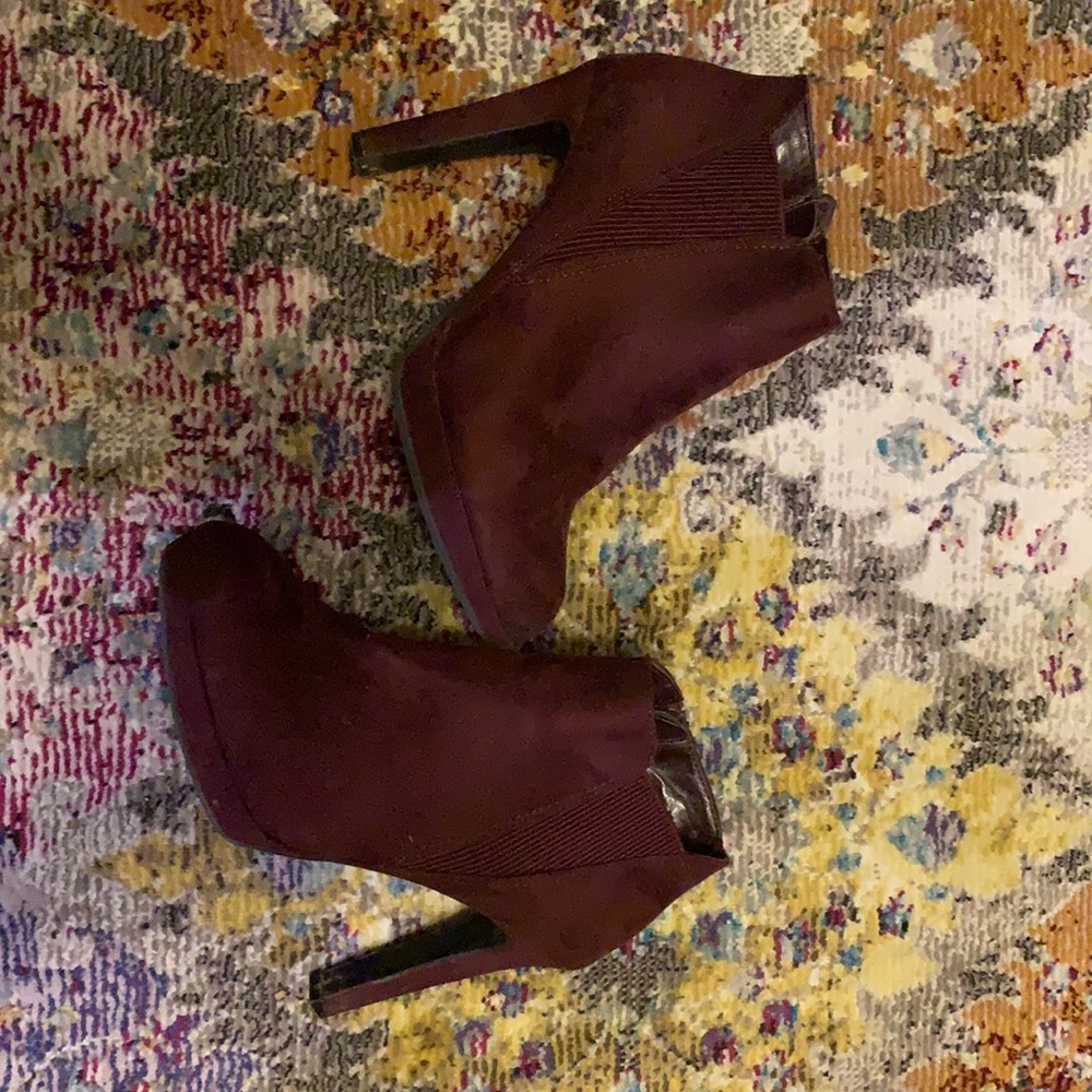 Brand unknown size 7 purchased at Ross.  Wine color heeled booties